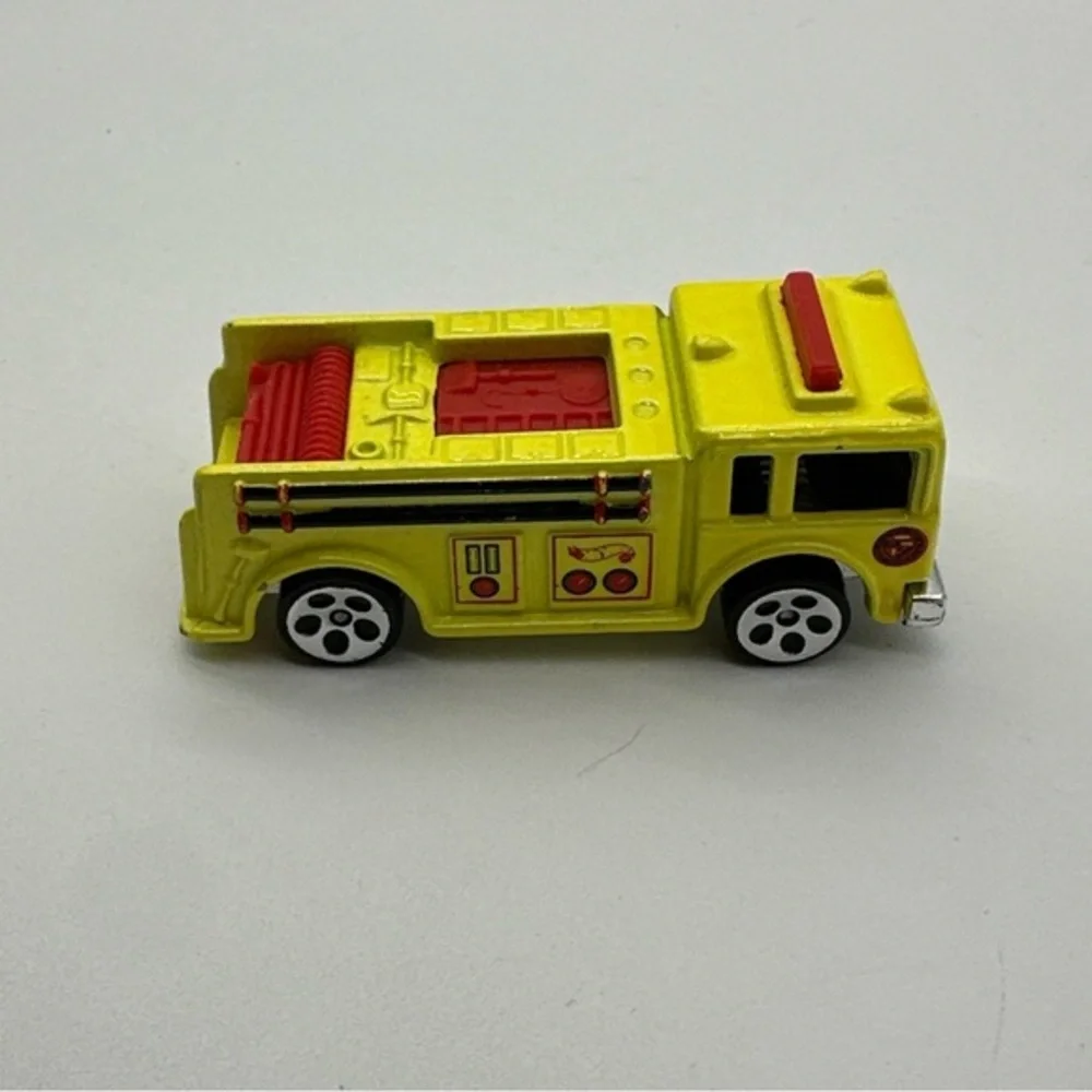 Hot Wheels - FIRE-EATER, FIRE-TRUCK, Flyin' Colors, 7-Spokes, Malaysia Base 1976